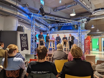 Podiumsdiskussion zum Thema "Jugend engagiert 2022"