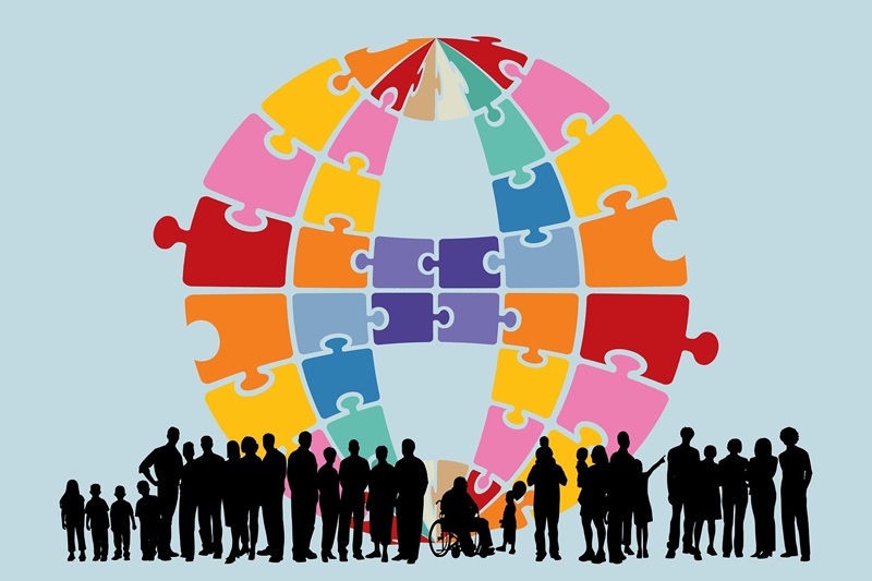 Grafik mit Menschen vor einem Globus aus Puzzleteilen; Grafik: pixabay.com