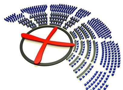 Ein Wahlkreuz in einem skizzierten Parlament (Foto: Programmfabrik/Fotolia.com)
