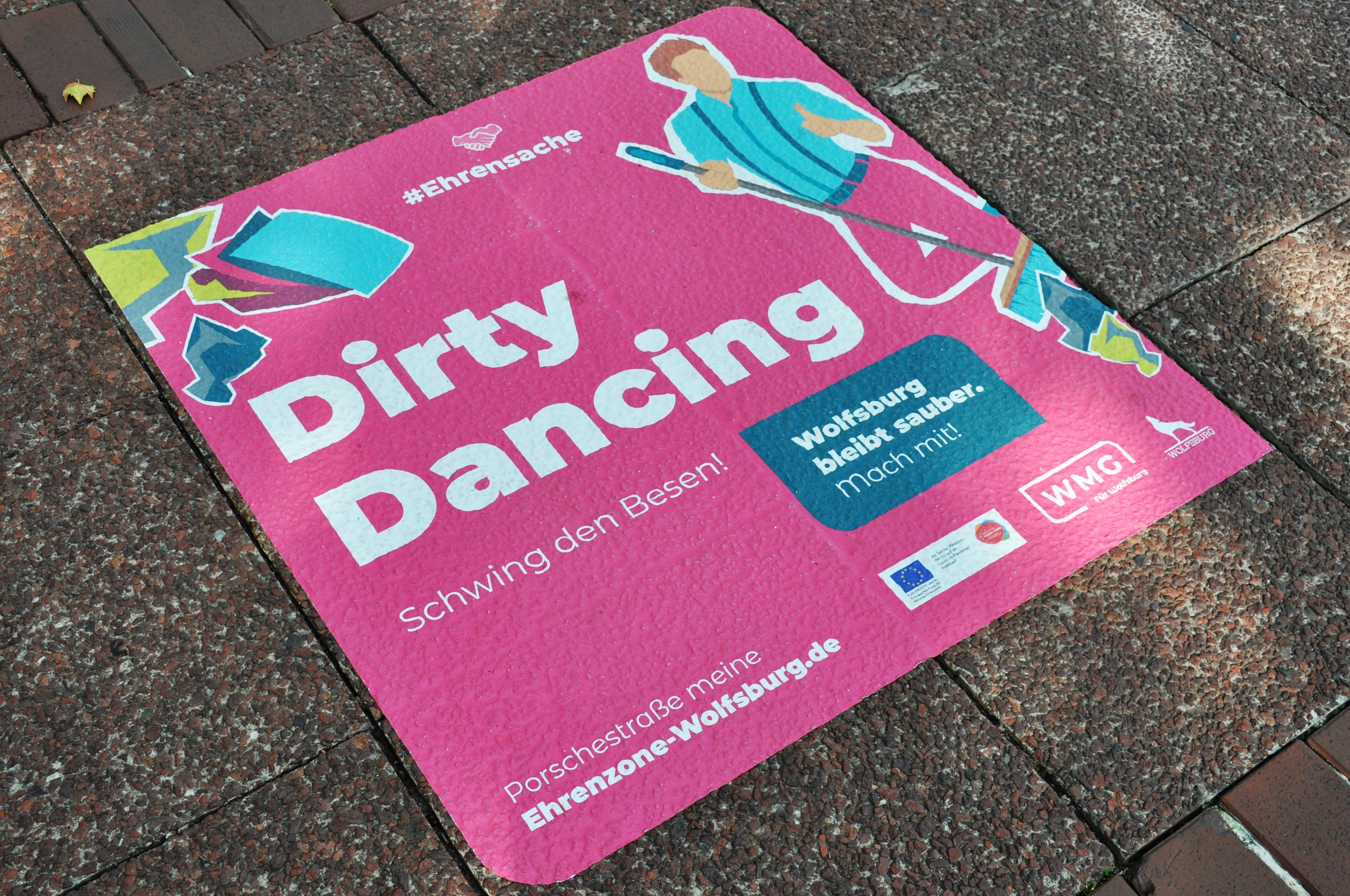 Kampagne zur Sauberkeit und Sicherheit in der Innenstadt "Ehrensache" - Aufkleber "Dirty Dancing"