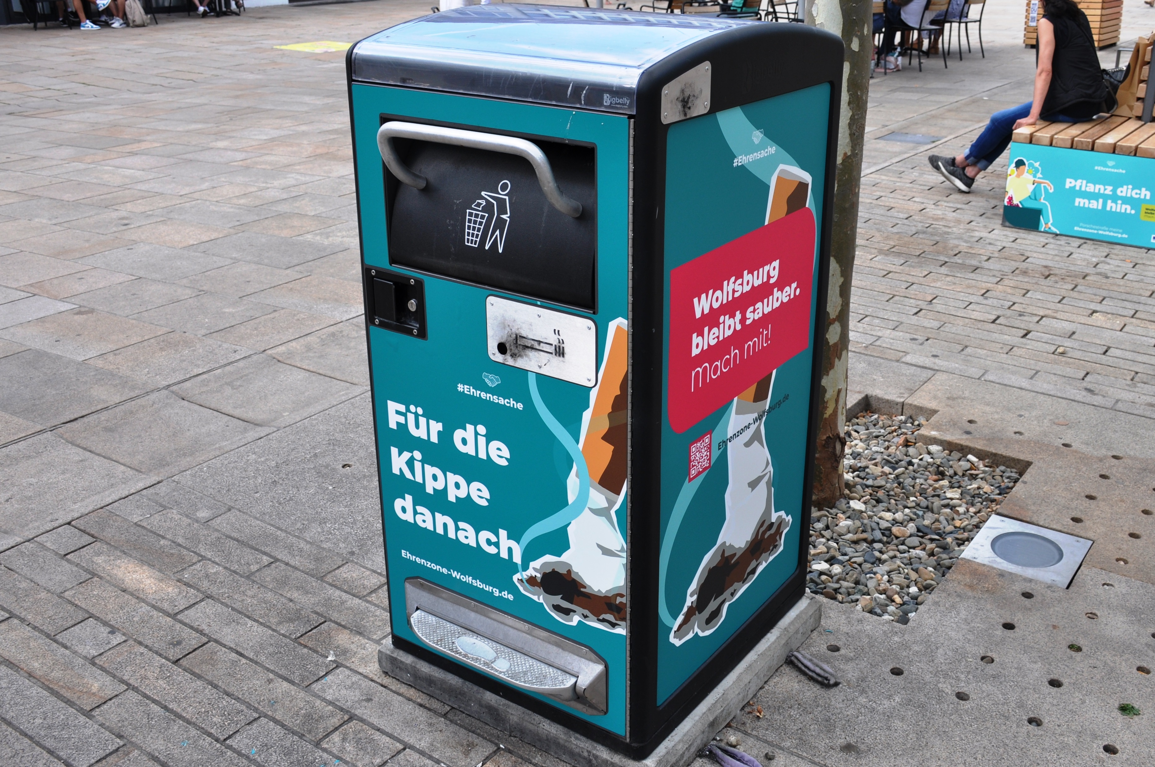 Kampagne zur Sauberkeit und Sicherheit in der Innenstadt "Ehrensache" - Mülleimer "Für die Kippe danach"