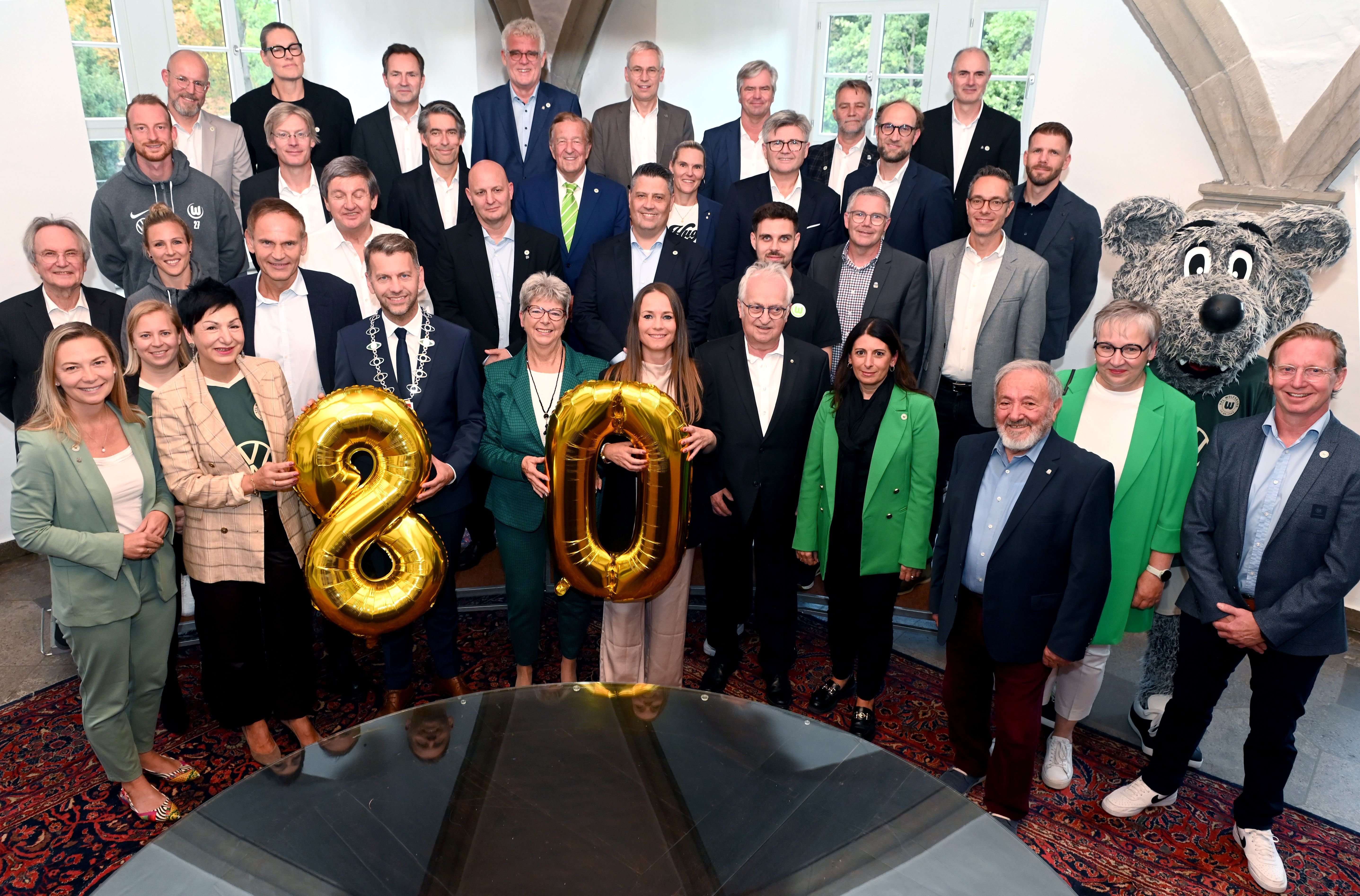 Group photo with personalities from sport, business and politics