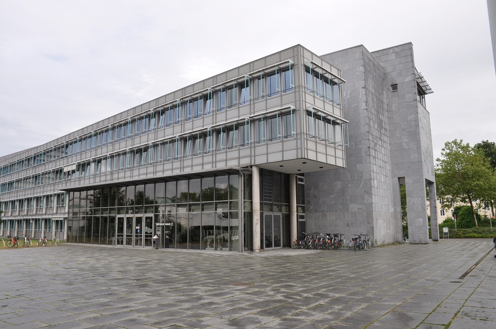 Zum Artikel über die technischen  Arbeiten im Rathaus B