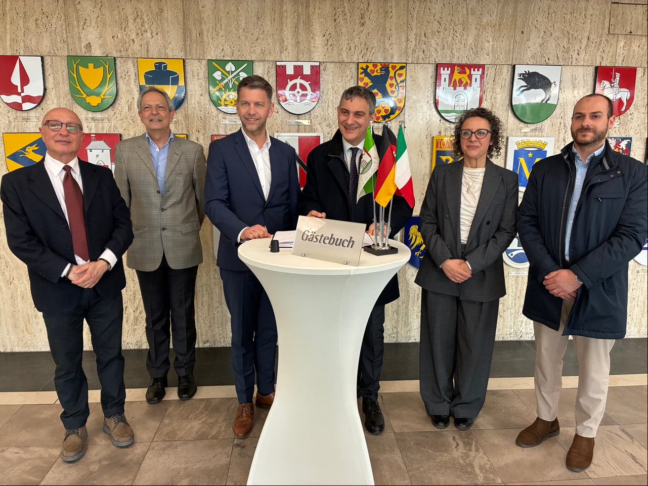 Zum Artikel Generalkonsul Italiens zu Besuch im Rathaus