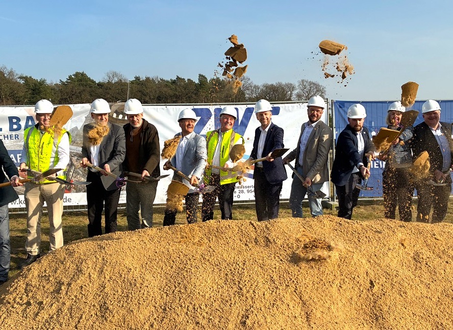 Zum Artikel über den Spatenstich