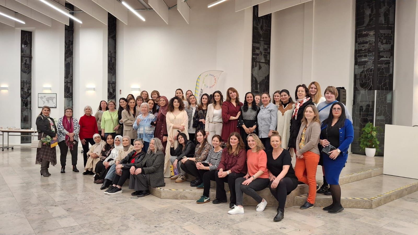 Eine Vielzahl von Teilnehmerinnen nahm die Gelegenheit wahr, sich auszutauschen, voneinander zu lernen und gemeinsam einen inspirierenden Abend zu erleben. Foto: Stadt Wolfsburg