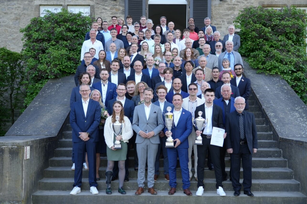 Gruppenfoto Sportleriinnenenehrung