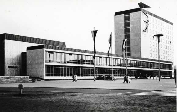Rathaus A mit Hochhaus