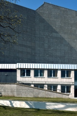 Außenansicht des Sharoun-Theaters Wolfsburg