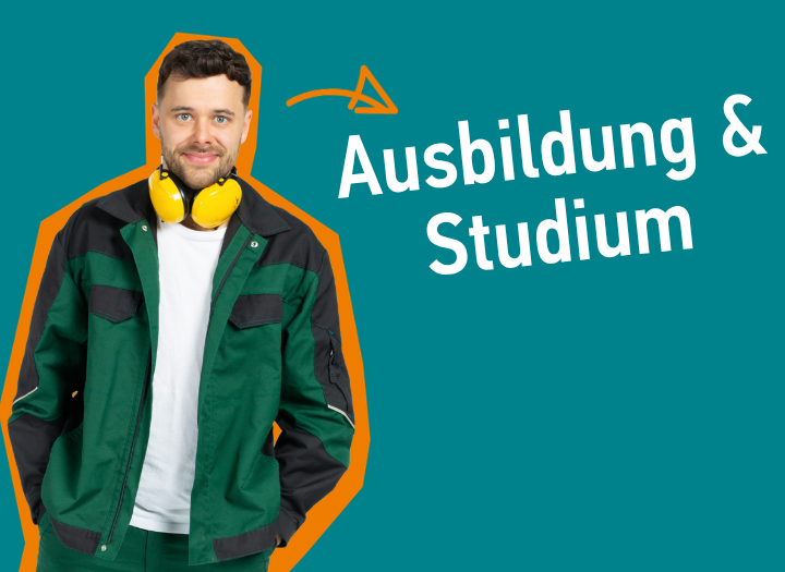 Pending Translation: Mann laechelnd mit gruener Arbeitsjacke vor petrolfarbenen Hintergrund. Link zu: Ausbildung & Studium
