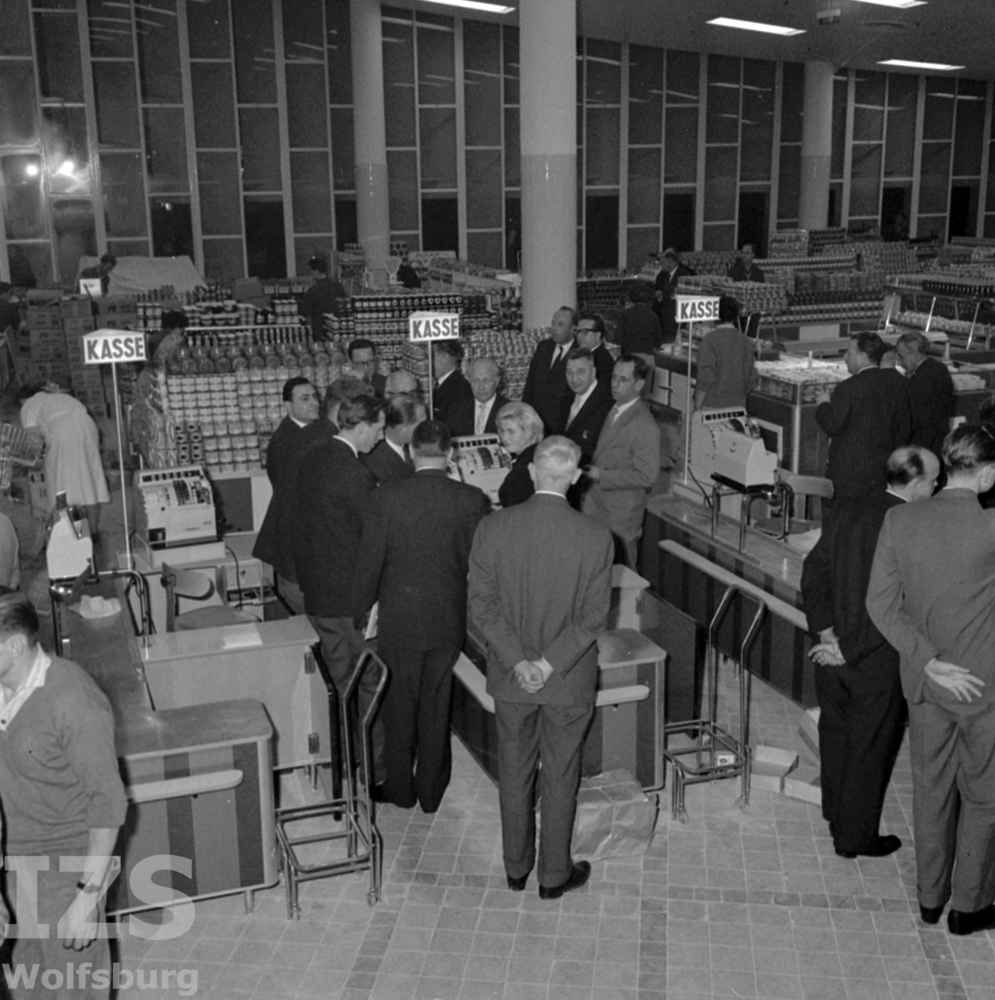 Opening ceremony on 18.11.1960, food department in the market hall