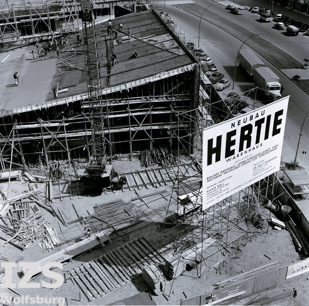 Hertie department store under construction, market hall with construction sign