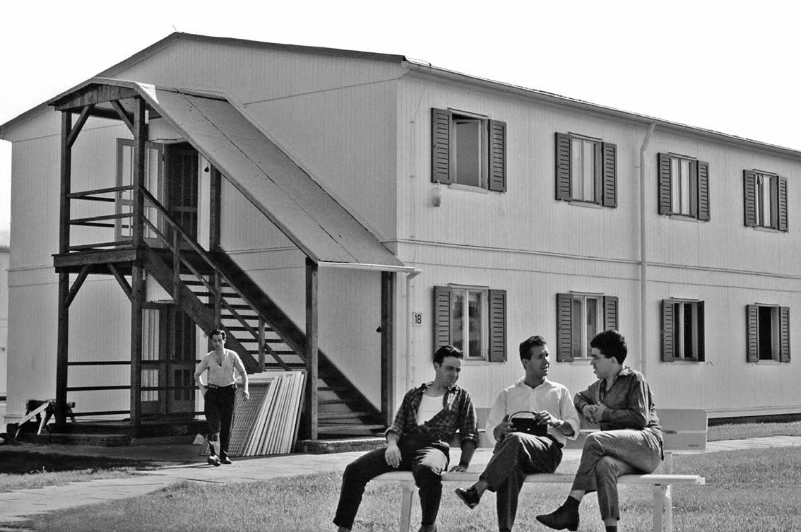 Pause vor der Wohnunterkunft