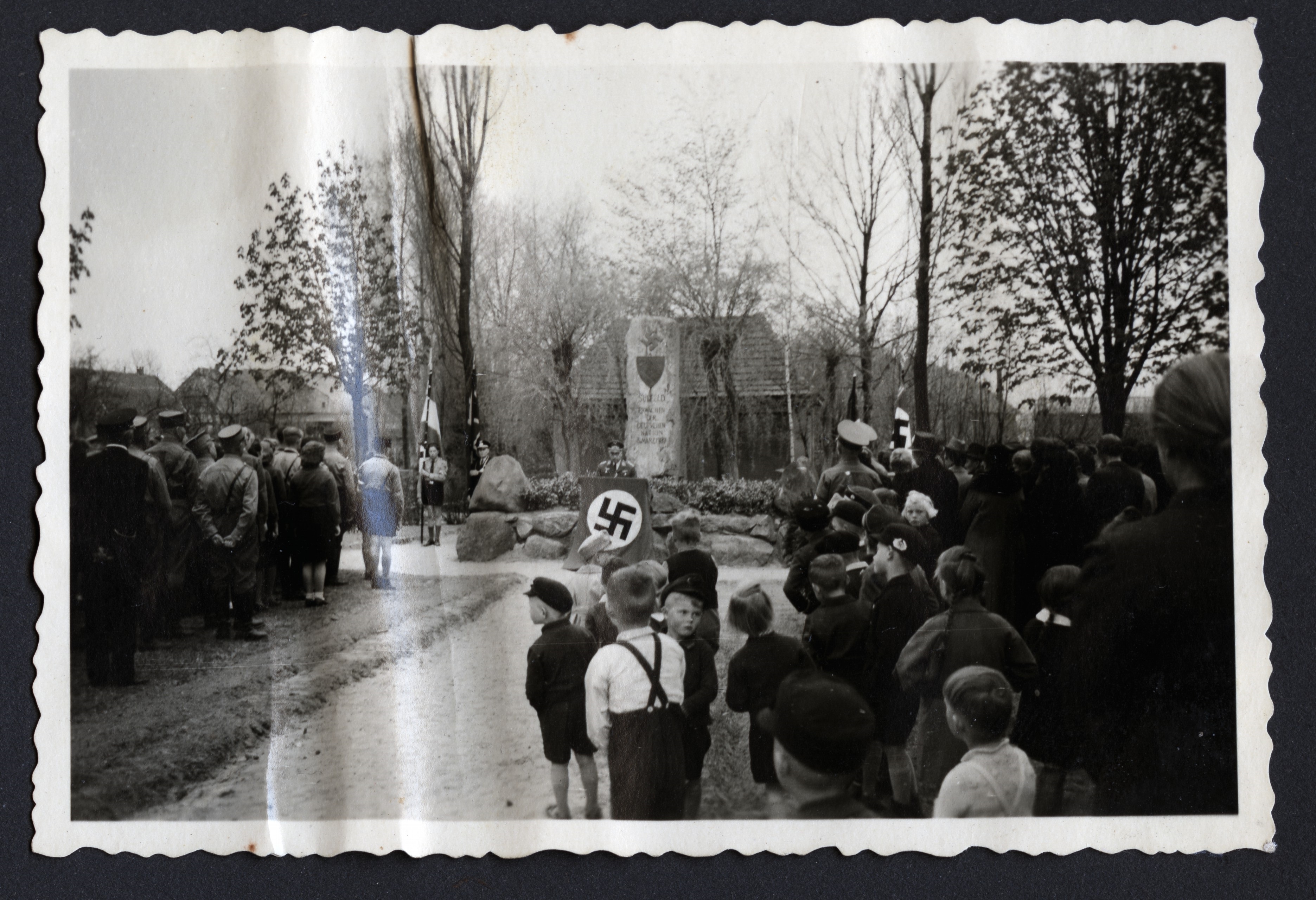Feierlicher Festakt zur Denkmaleinweihung am 14. Mai 1933; Fotoalbum Privatbesitz Lieselotte Grothe