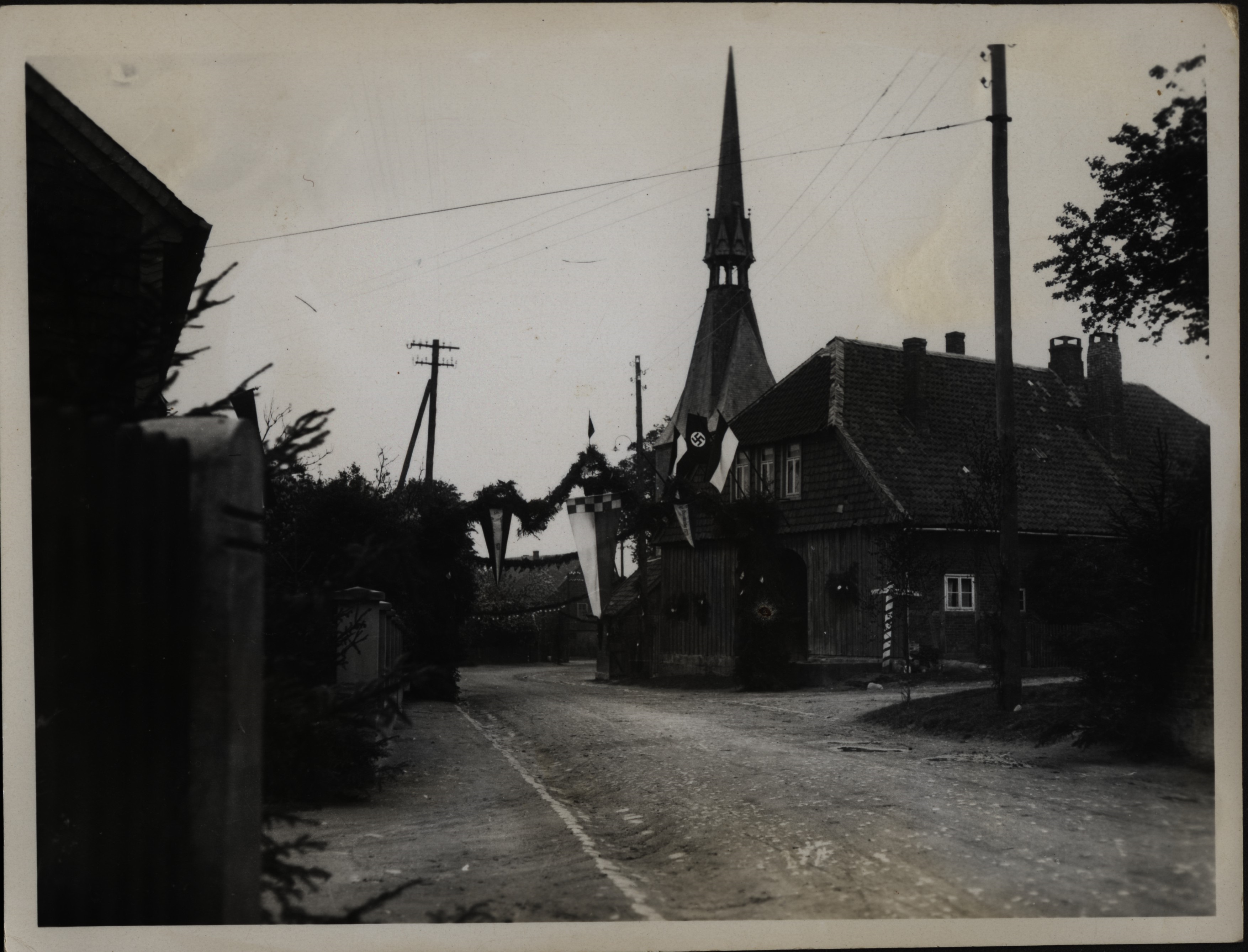Die alte Dorfschule am 14. Mai 1933; Privatbesitz Lieselotte Grothe