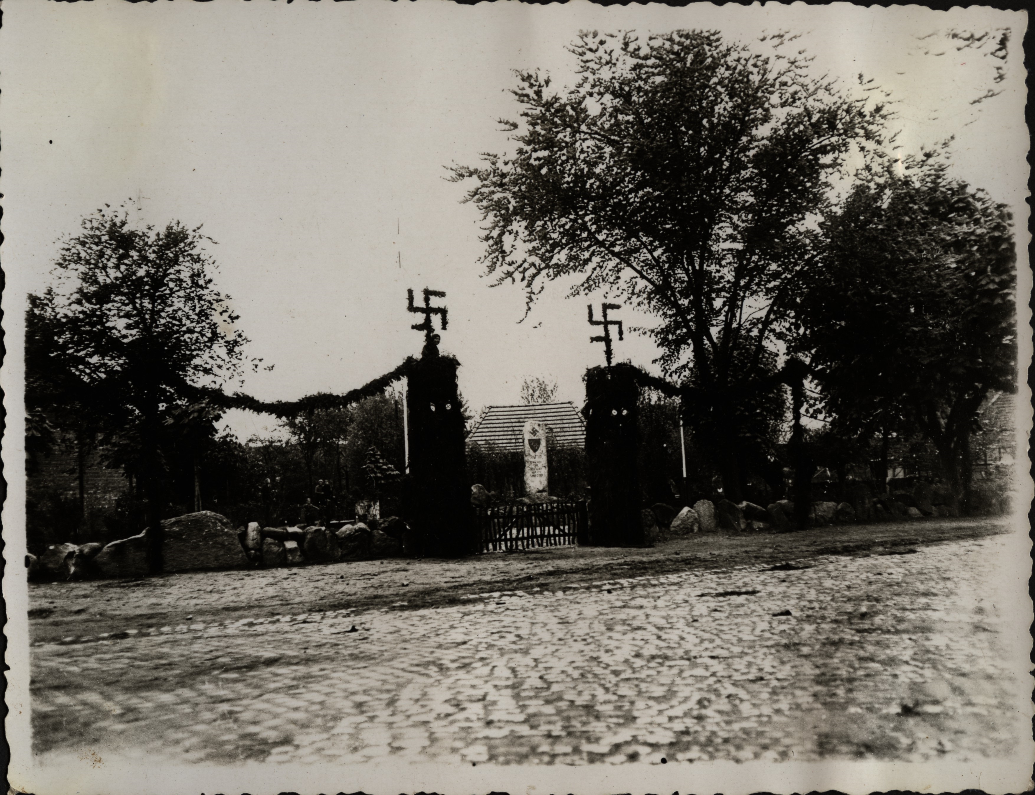 Der Der Denkmalsplatz; Fotoalbum Privatbesitz Lieselotte Grothe