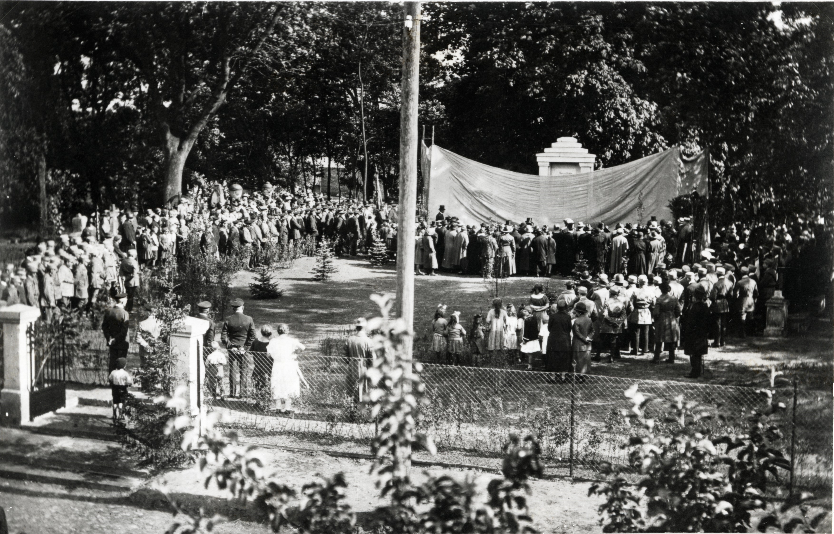 Einweihung des Vorsfelder Kriegerdenkmals auf dem Ehrenfriedhof; Sammlung Heinrich Eckebrecht/IZS, 0031