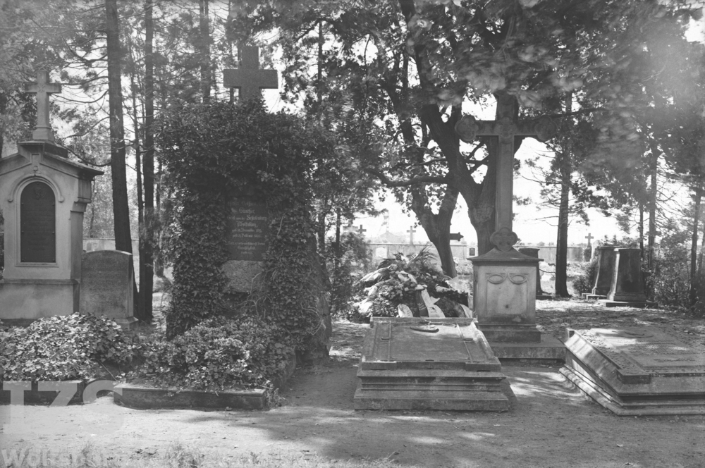 Familiengrabstätte derer von der Schulenburg auf dem Friedhof Rothenfelde, 1924