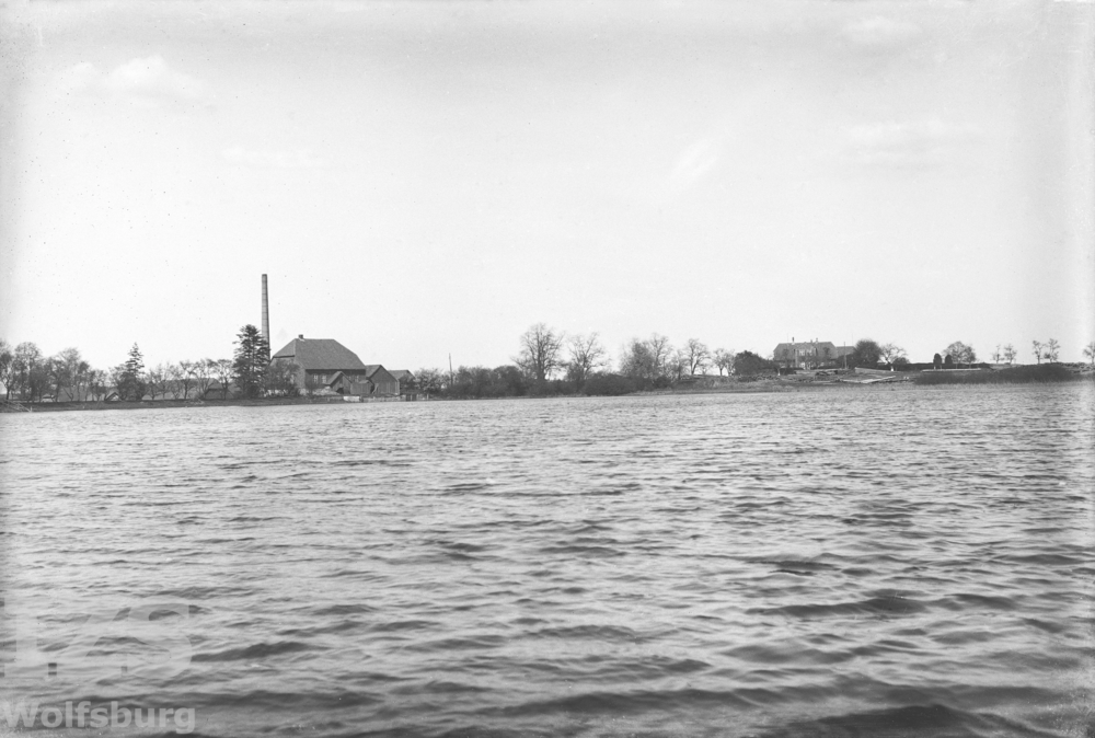 Blick über den Großen Schillerteich, rechts das Verwalterhaus