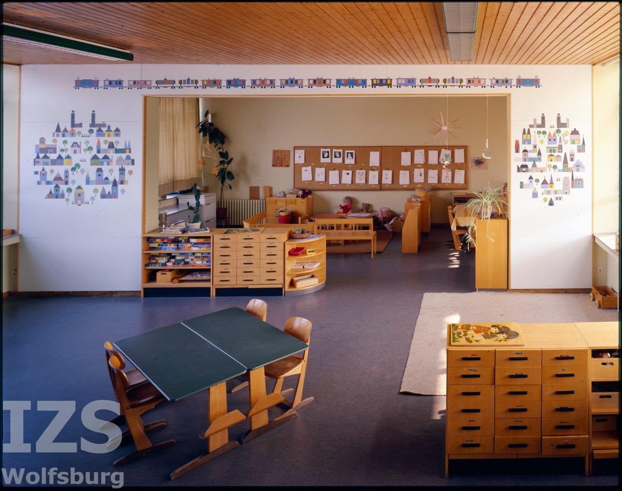 Aufnahme der Wandgestaltung im Schulkindergarten; Fotograf: unbekannt/IZS