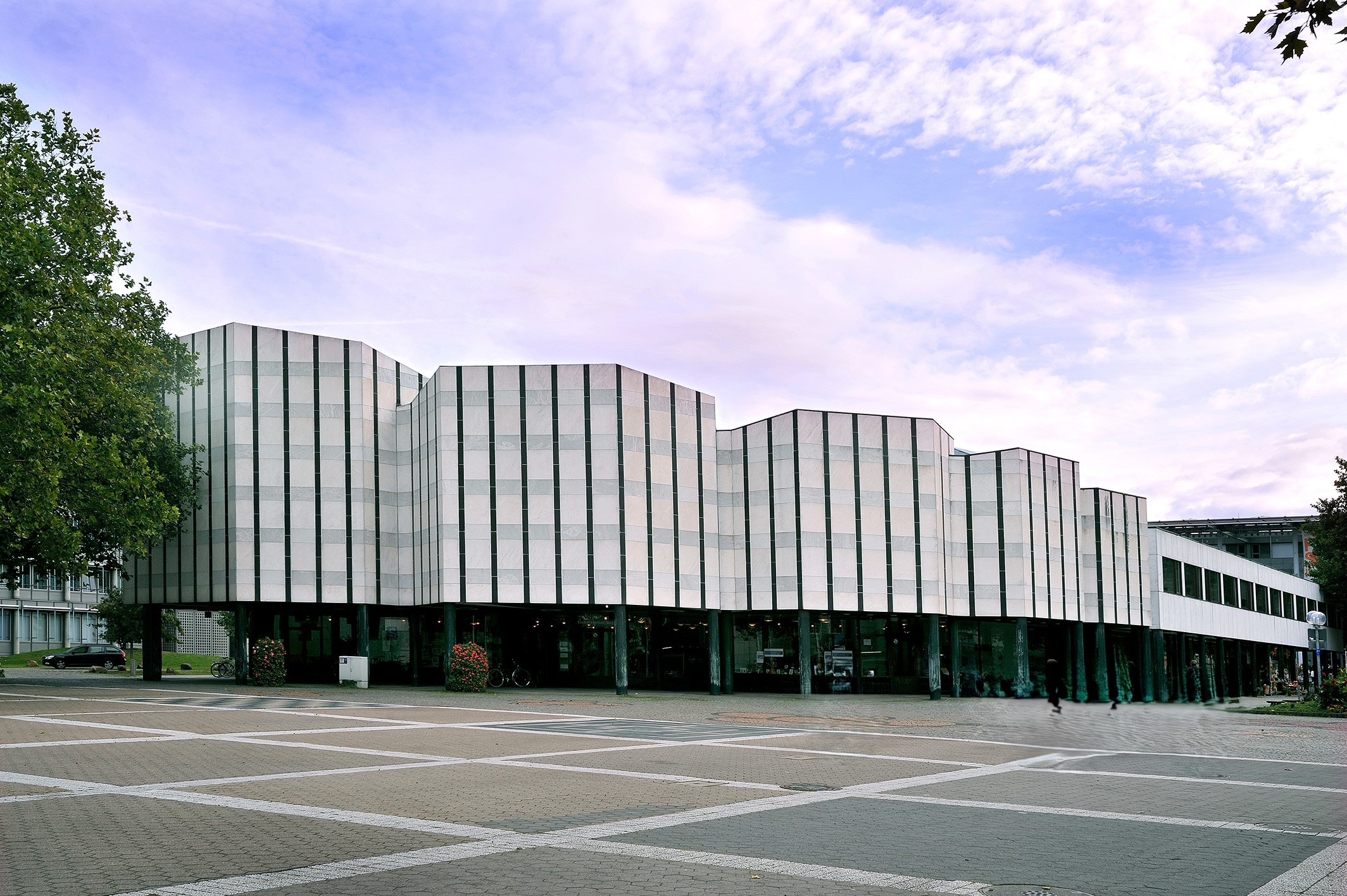 Außenansicht des Alvar-Aalto-Kulturhauses (Foto: Lars Landmann)