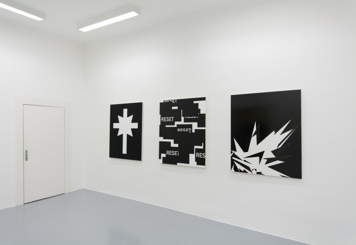 KONSORTIUM "Tryptichon" 2013, verschiedene Techniken auf Leinwand, je 125 100 cm, Ausstellungsansicht: "Golden Dream Construction" The House of Arts, České Budějovice © KONSORTIUM