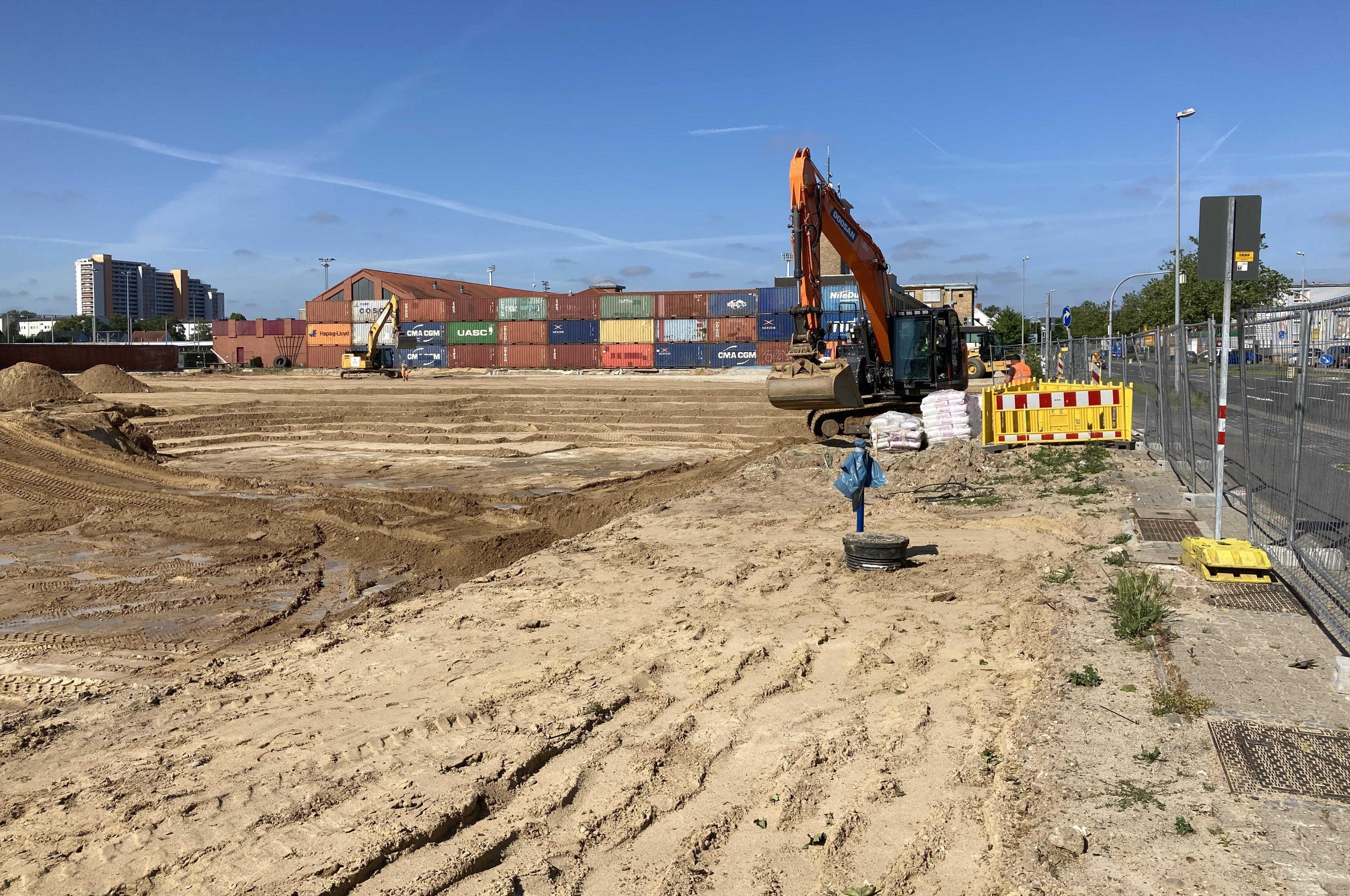 Errichtung der Containerschutzwand