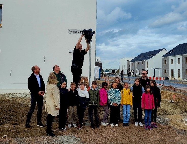 Erstes Straßennamensschild im Sonnenkamp