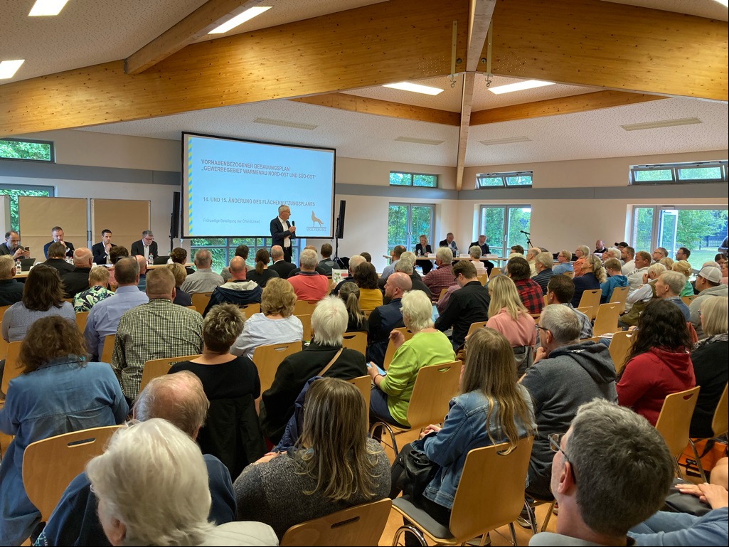 Room filled with people at an information event