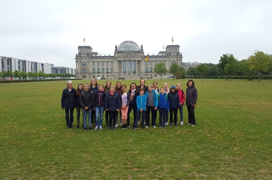 Kinderbeirat vor dem Bundestag in Berlin