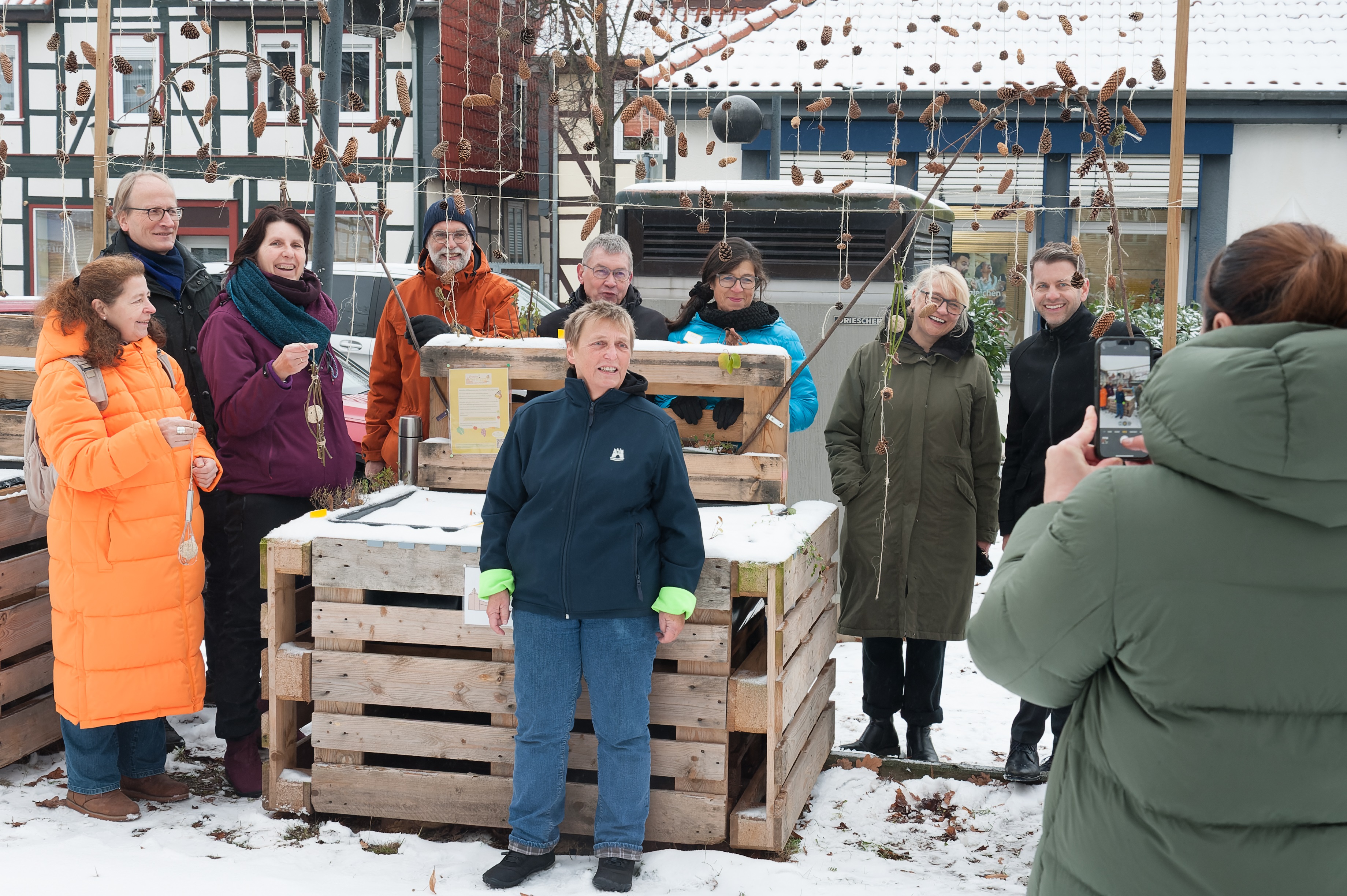 Oberbürgermeister Weilmann beim Besuch der St. Petrus-Kirche