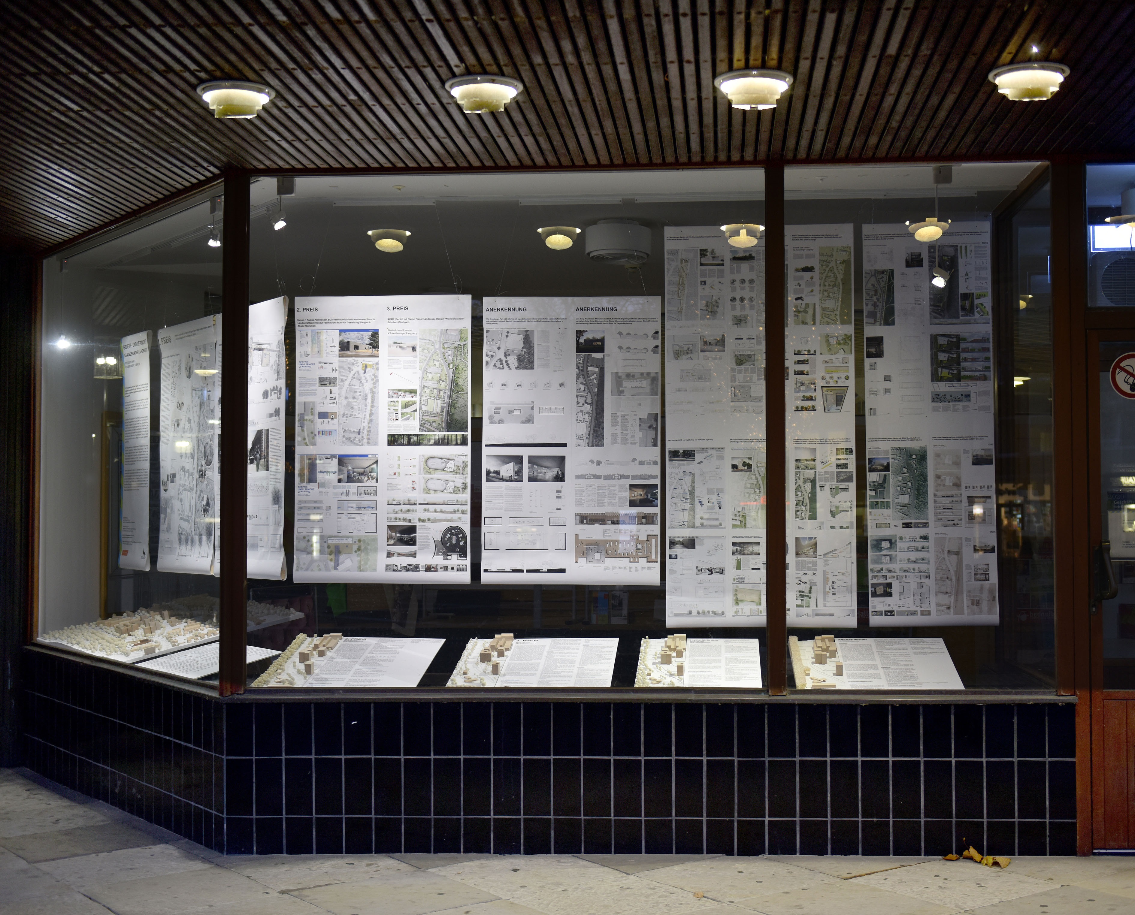Gedenk- und Lernort Laagberg - Das Wettbewerbsergebnis einschließlich der Modelle werden im Schaufenster des Alvar-Aalto-Kulturhauses ausgestellt