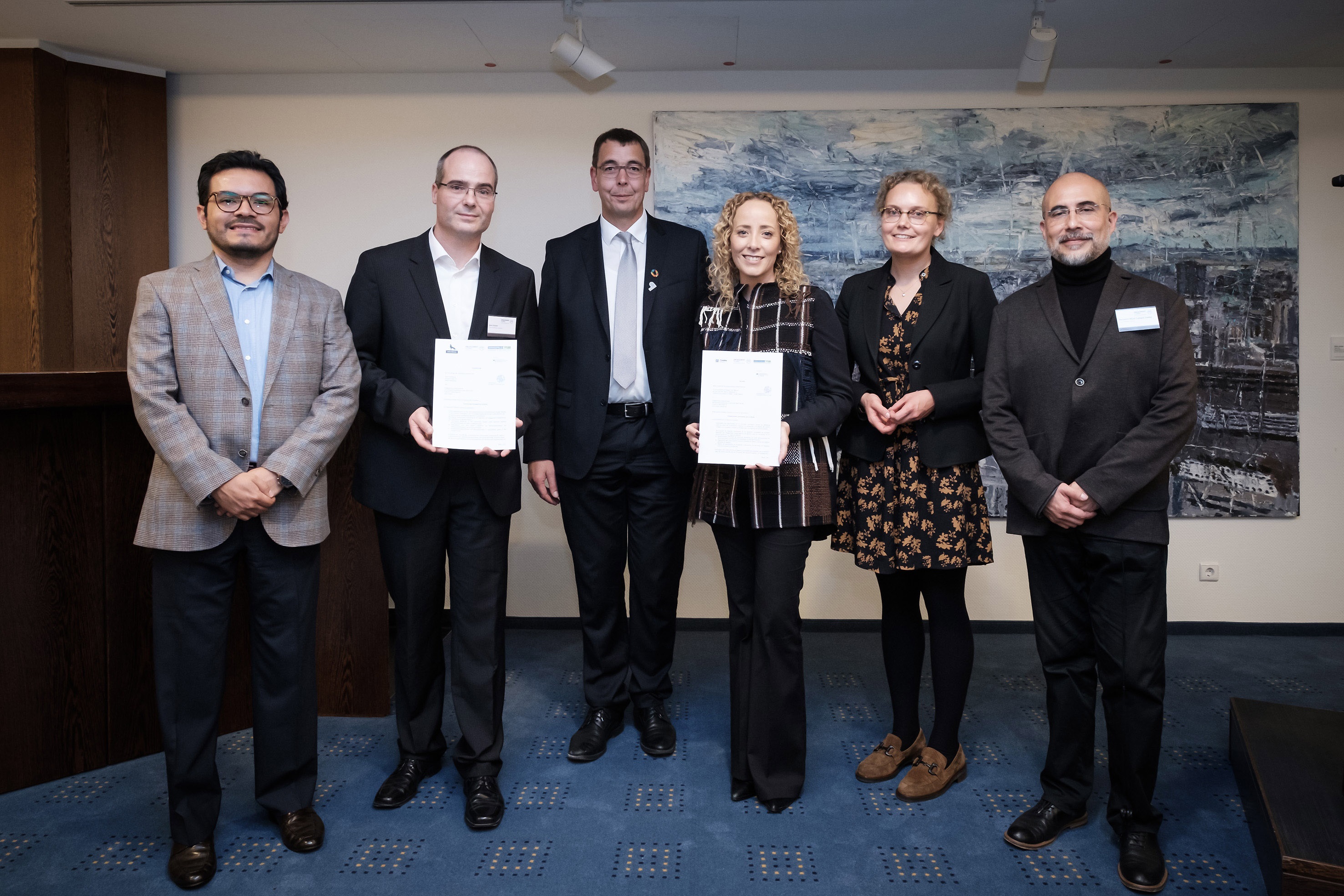 Handover of the agreement "Municipal Climate Partnership" in Essen by Dr. Stefan Wilhelmy, Division Manager Engagement Global gGmbH