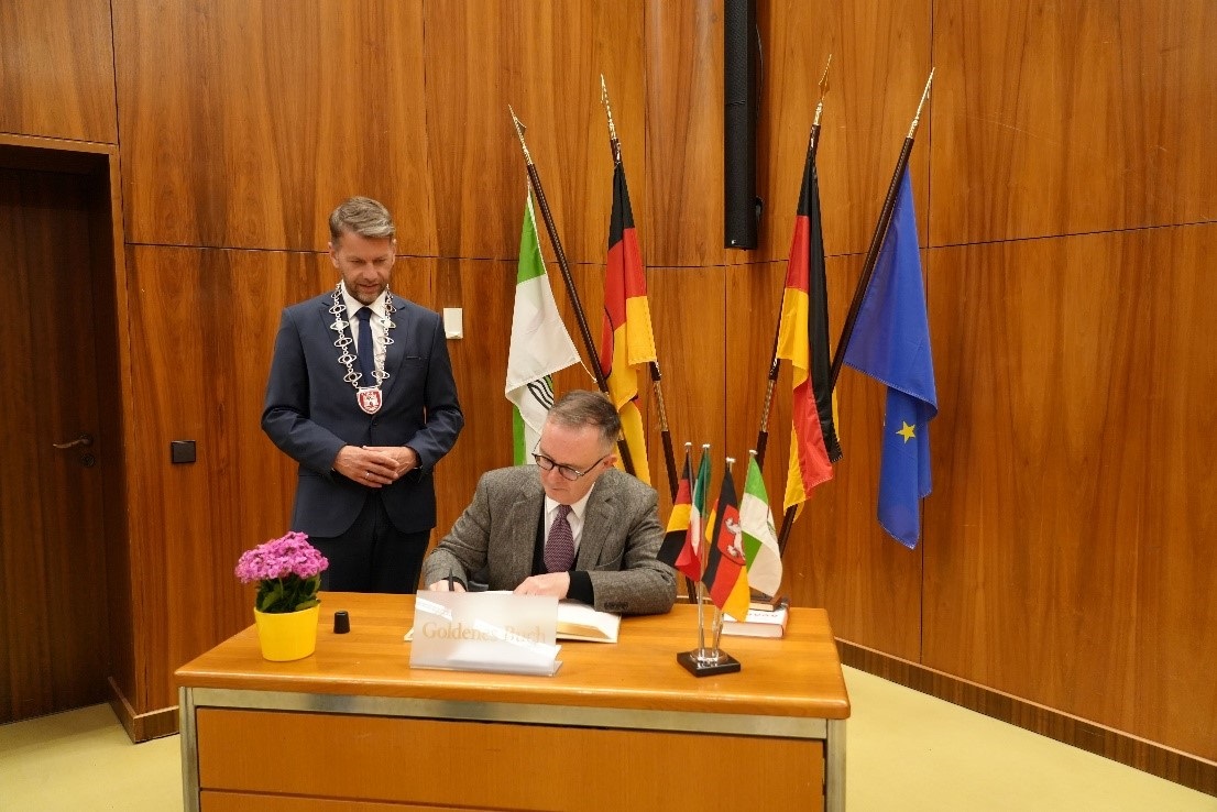The Italian Ambassador H.E. Fabrizio Bucci signs the Golden Book