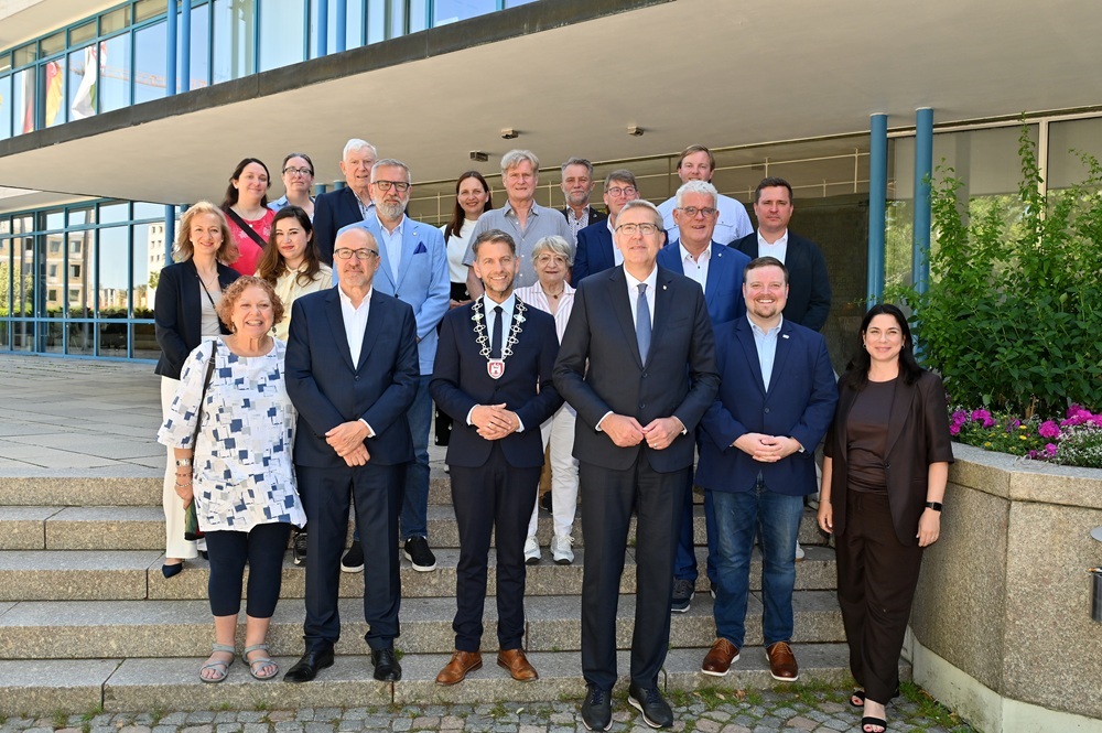 Gruppenbild der Delegationen aus Chattanooga (USA), Marignane (Frankreich), Sarajevo (Bosnien-Herzegowina)