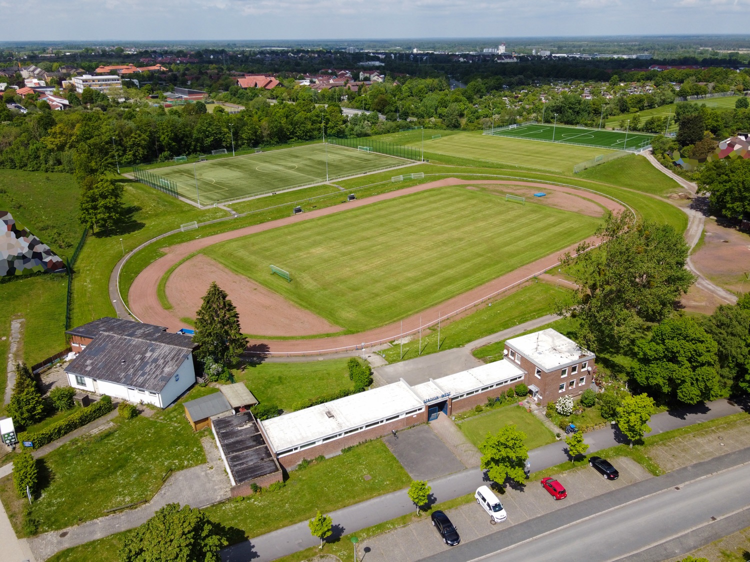 Luftbild des Außensportanlagen des Stadion West