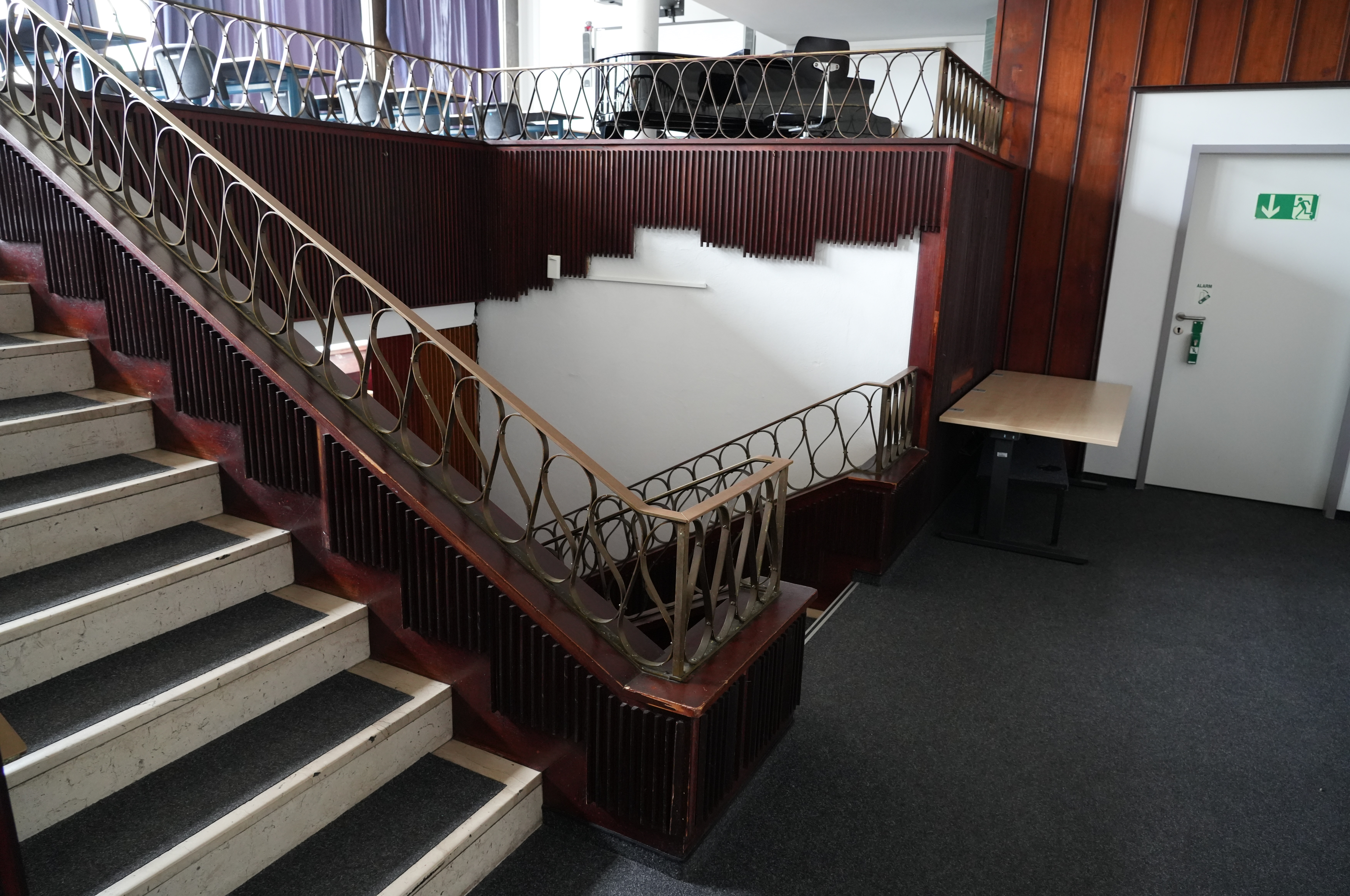 Die Treppe des "Ratskellers" heute. Am oberen Rand ist die Bestuhlung des Ratsgymnasiums zu sehen.