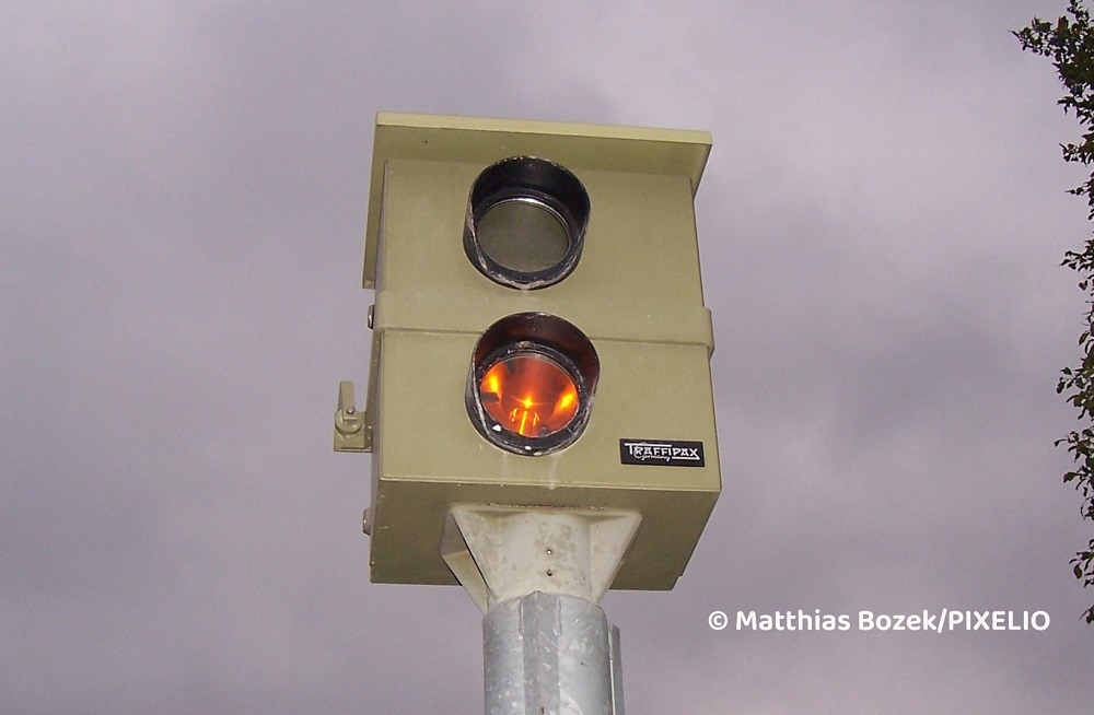 Blitzer; Foto: Matthias Bozek/PIXELIO.de