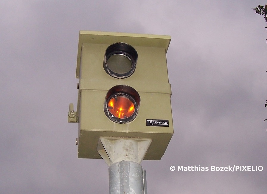 Blitzer; Foto: Matthias Bozek/PIXELIO.de