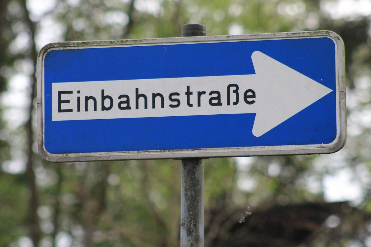 Ein Einbahnstraßenschild; Foto: pixabay.com