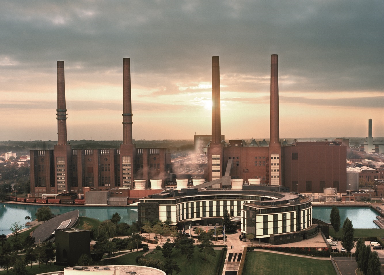 Kraftwerk des Volkswagenwerkes und Ritz Carlton Hotel