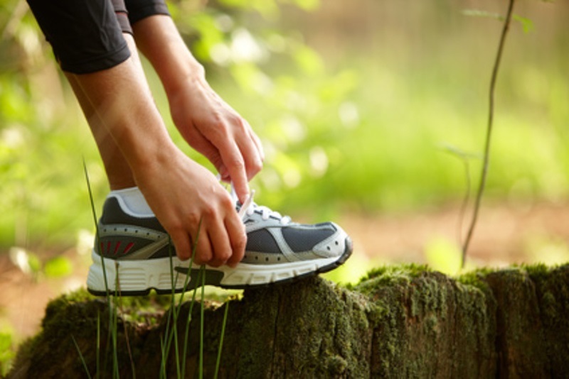 Running shoe is laced up (Photo: Christian Schwier, Fotolia)