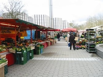 Wochenmarkt auf dem Rathausplatz