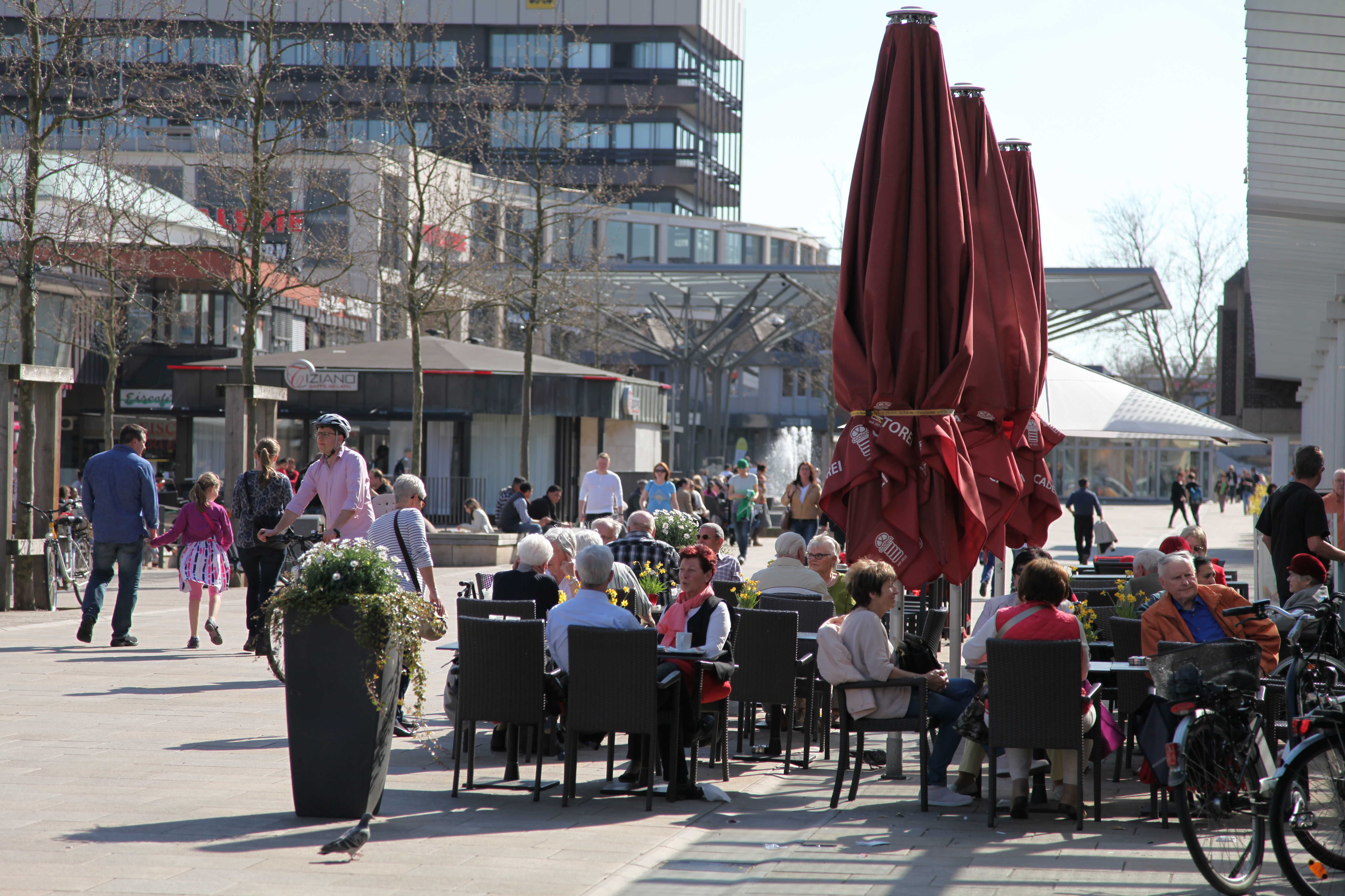 Einkaufsleben in der Porschestraße