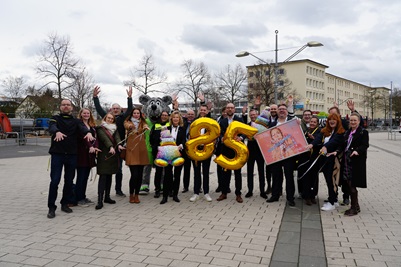 Organisatoren und Förderer beim Startschuss für Wolfsburg wird 85