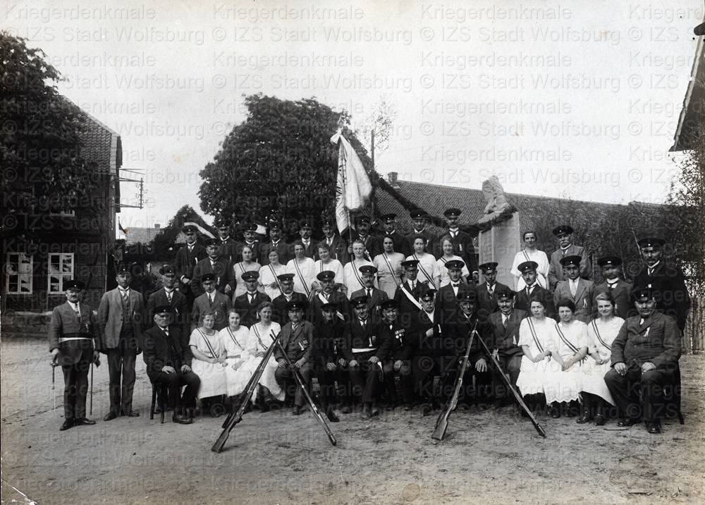 Fahnenweihe des Almker Landwehr Vereins am 14. Mai 1923; Privatbesitz Joachim Sievers