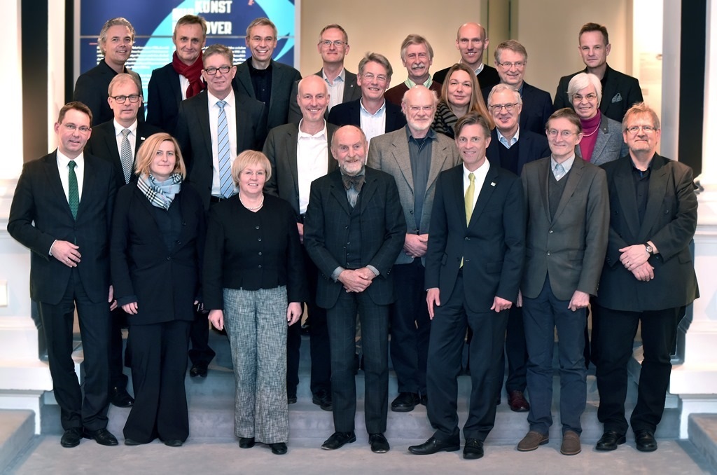 Gründungsmitglieder und fünfköpfiger Vorstand des Netzwerk Baukultur in Niedersachsen e.V. im Museum August Kestner Hannover am 28. November 2016