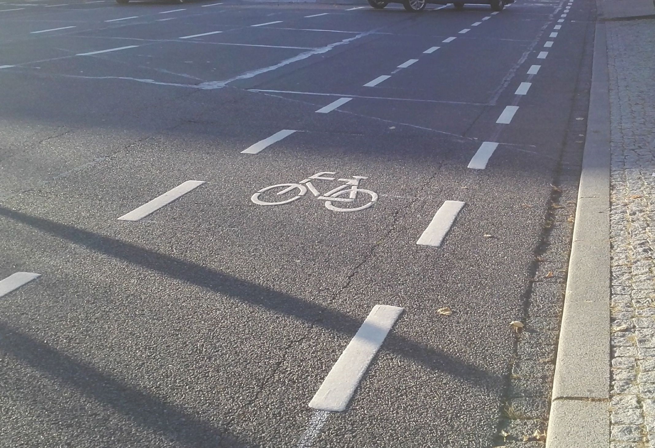 Ein Schutzstreifen für Radfahrer in Wolfsburg