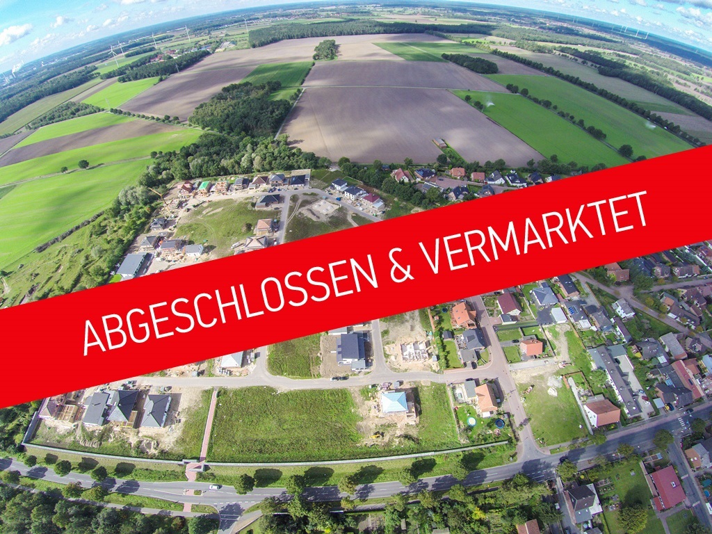 Luftaufnahme vom Baugebiet Glanzwanne mit dem Störer mit der Aufschrift: Abgeschlossen & Vermarktet