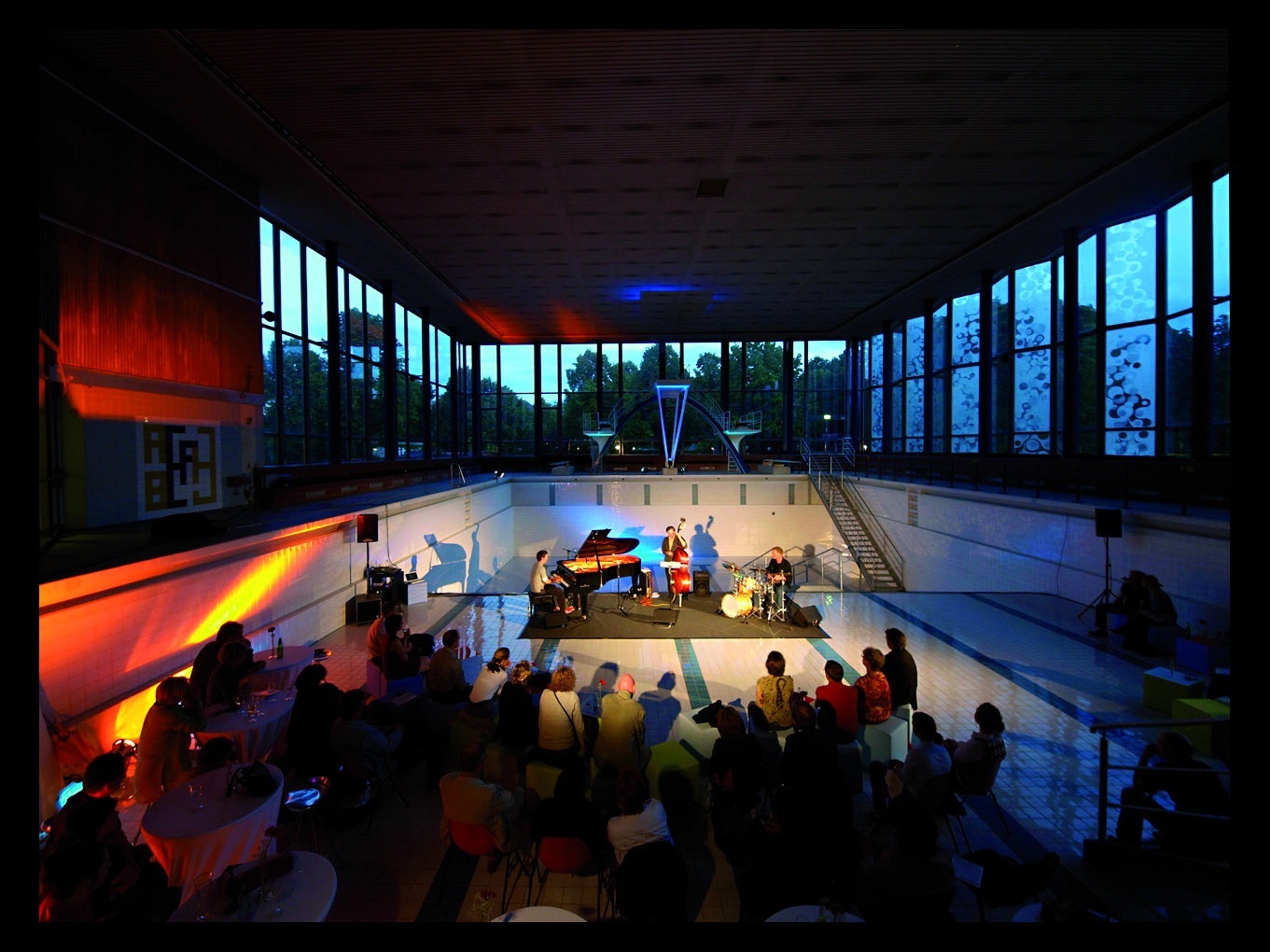 Flirten im hallenbad